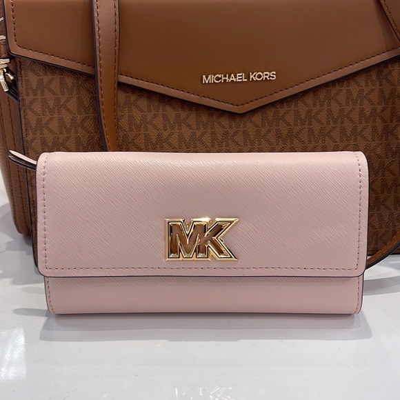 Michael Kors Mimi Large Saffiano Leather Bi-Fold Continental Wallet
Pawder Blush - Picture 13 of 16